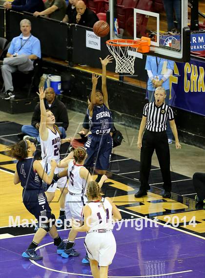 Thumbnail 2 in Justin-Siena vs Sierra Canyon (CIF State D4 Final) photogallery.