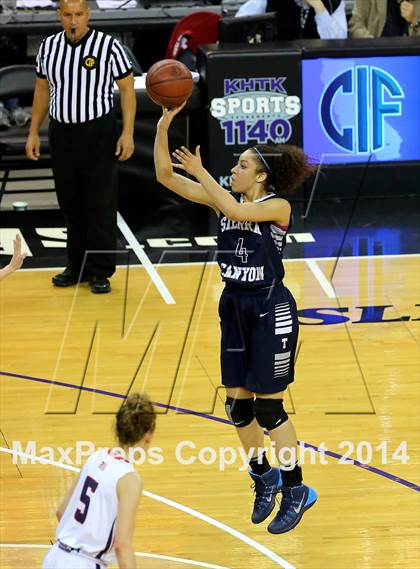 Thumbnail 2 in Justin-Siena vs Sierra Canyon (CIF State D4 Final) photogallery.