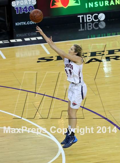 Thumbnail 1 in Justin-Siena vs Sierra Canyon (CIF State D4 Final) photogallery.