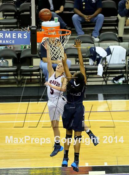 Thumbnail 3 in Justin-Siena vs Sierra Canyon (CIF State D4 Final) photogallery.