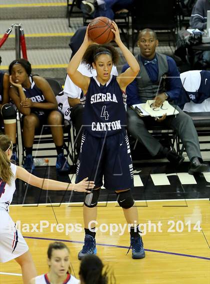 Thumbnail 2 in Justin-Siena vs Sierra Canyon (CIF State D4 Final) photogallery.
