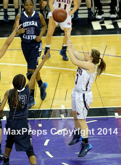 Thumbnail 3 in Justin-Siena vs Sierra Canyon (CIF State D4 Final) photogallery.