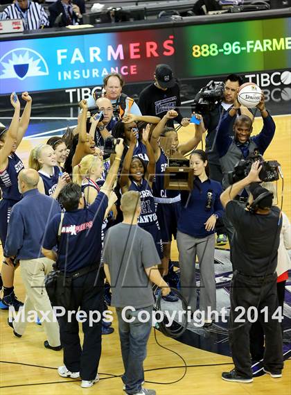 Thumbnail 3 in Justin-Siena vs Sierra Canyon (CIF State D4 Final) photogallery.