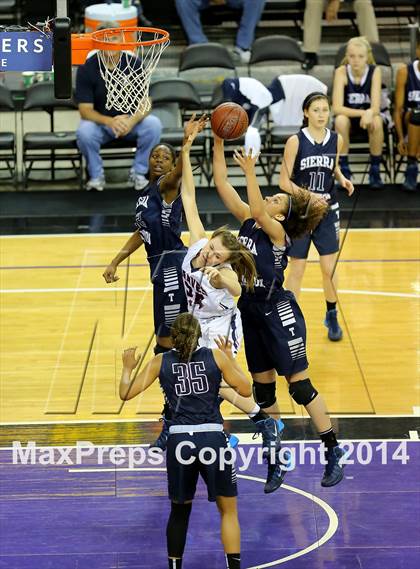Thumbnail 2 in Justin-Siena vs Sierra Canyon (CIF State D4 Final) photogallery.