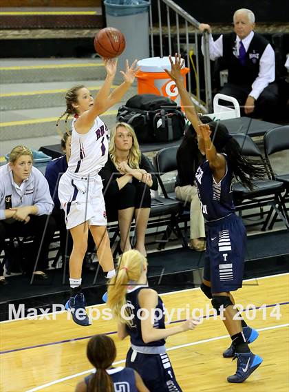 Thumbnail 3 in Justin-Siena vs Sierra Canyon (CIF State D4 Final) photogallery.