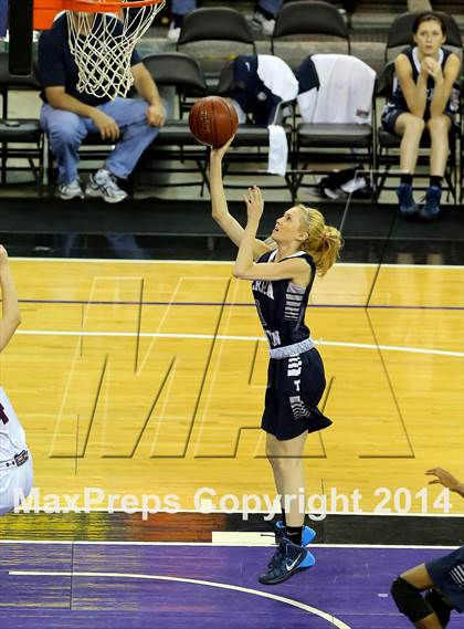 Thumbnail 2 in Justin-Siena vs Sierra Canyon (CIF State D4 Final) photogallery.