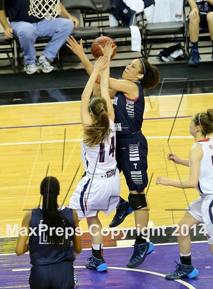 Thumbnail 2 in Justin-Siena vs Sierra Canyon (CIF State D4 Final) photogallery.