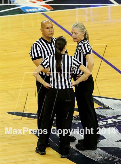 Thumbnail 3 in Justin-Siena vs Sierra Canyon (CIF State D4 Final) photogallery.