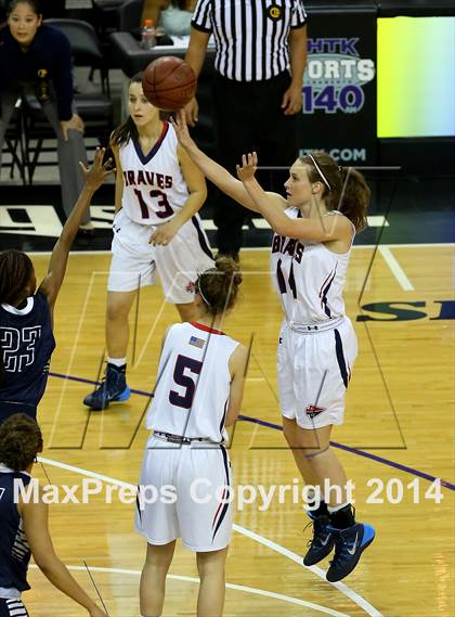 Thumbnail 2 in Justin-Siena vs Sierra Canyon (CIF State D4 Final) photogallery.