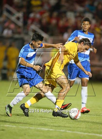 Thumbnail 1 in Jesuit vs. Davis (@ Bonney Field) photogallery.