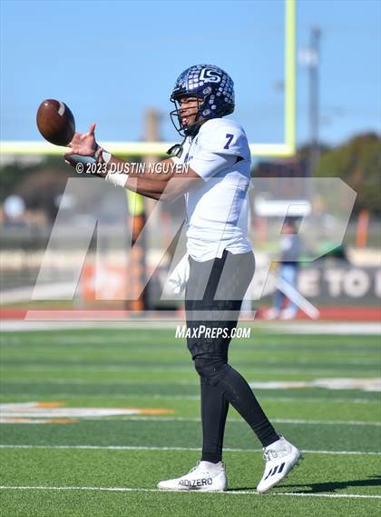 Thumbnail 2 in College Station vs. Smithson Valley (UIL Football 5A Division 1 Region III Semifinal) photogallery.