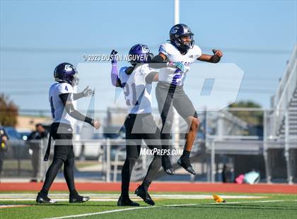Thumbnail 3 in College Station vs. Smithson Valley (UIL Football 5A Division 1 Region III Semifinal) photogallery.