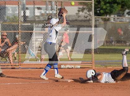 Thumbnail 2 in Valley Union vs Joseph City (AIA 1A round 1 Playoff) photogallery.