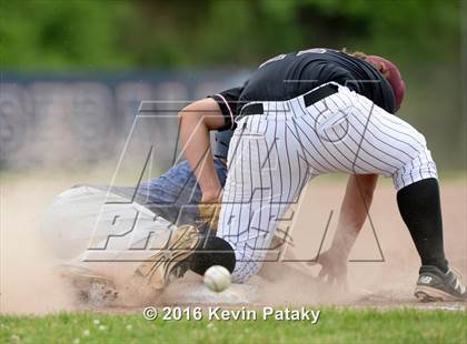 Thumbnail 1 in North Haven vs. Avon (CIAC Class L Quarterfinal) photogallery.
