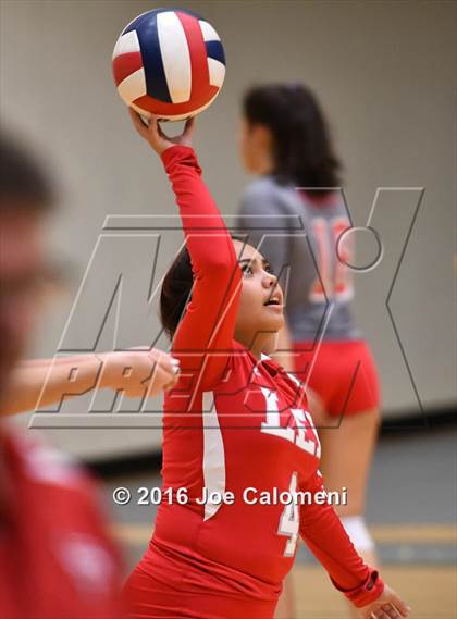 Thumbnail 3 in Lee [Robert E.] vs Johnson [Claudia Taylor] (Littleton Gym) photogallery.