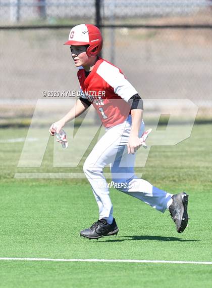 Thumbnail 2 in Greenville vs Farmersville (Bells Invitational) photogallery.
