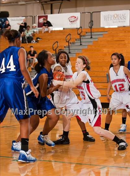Thumbnail 2 in Dickinson vs Clear Brook (McDonald's Texas Invitational) photogallery.