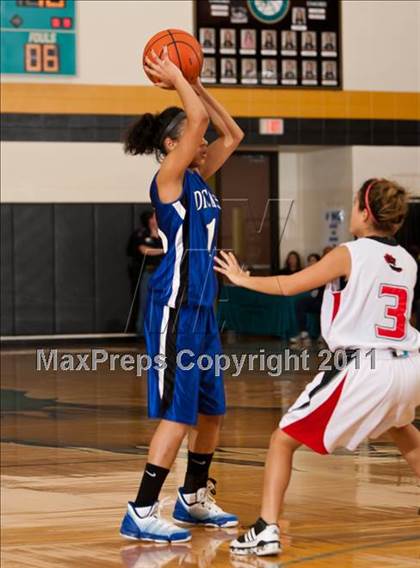 Thumbnail 3 in Dickinson vs Clear Brook (McDonald's Texas Invitational) photogallery.