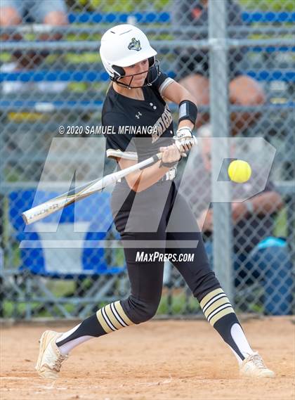 Thumbnail 2 in Elkhorn vs. Lincoln Southeast photogallery.