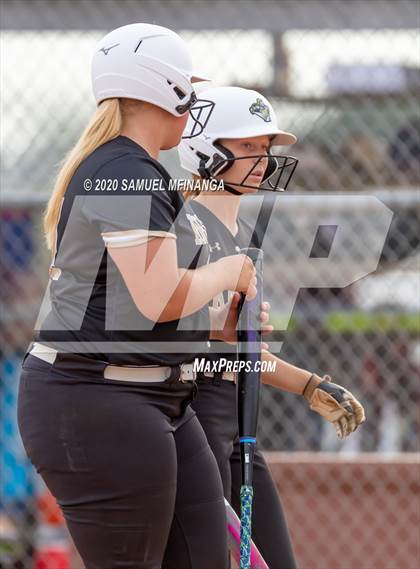 Thumbnail 2 in Elkhorn vs. Lincoln Southeast photogallery.