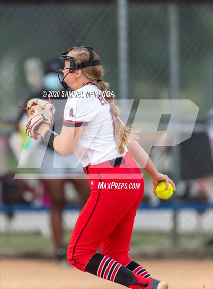 Thumbnail 2 in Elkhorn vs. Lincoln Southeast photogallery.