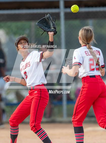 Thumbnail 3 in Elkhorn vs. Lincoln Southeast photogallery.