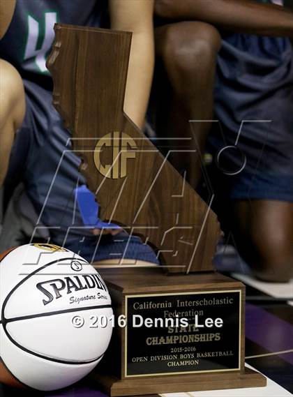 Thumbnail 1 in De La Salle vs. Chino Hills (CIF State Open Division Final) photogallery.