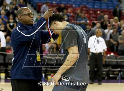 Thumbnail 2 in De La Salle vs. Chino Hills (CIF State Open Division Final) photogallery.