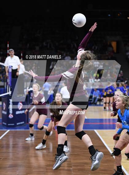 Thumbnail 3 in Niwot vs. Cheyenne Mountain (CHSAA 4A Playoff) photogallery.
