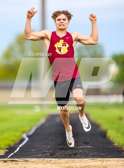 Thumbnail 2 in Brad Pedigo Invitational photogallery.