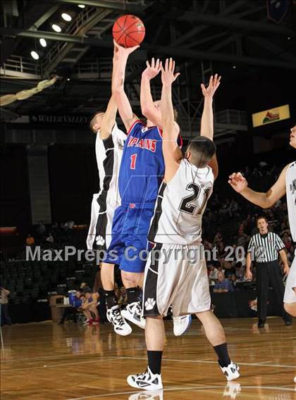 Thumbnail 3 in Sierra Grande vs. Hi-Plains (CHSAA 1A Final Four) photogallery.