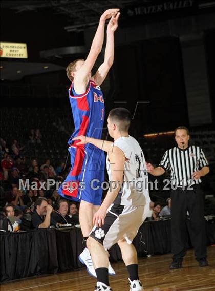 Thumbnail 1 in Sierra Grande vs. Hi-Plains (CHSAA 1A Final Four) photogallery.