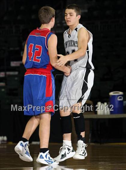 Thumbnail 3 in Sierra Grande vs. Hi-Plains (CHSAA 1A Final Four) photogallery.