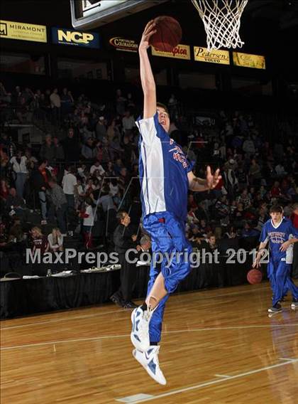 Thumbnail 2 in Sierra Grande vs. Hi-Plains (CHSAA 1A Final Four) photogallery.