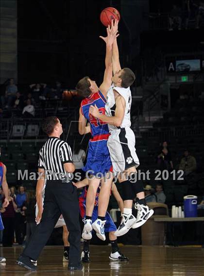 Thumbnail 1 in Sierra Grande vs. Hi-Plains (CHSAA 1A Final Four) photogallery.