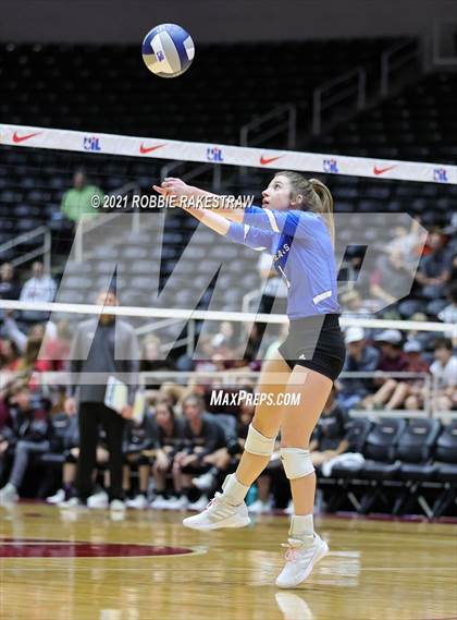 Thumbnail 1 in Fayetteville vs. Sulphur Bluff (UIL Volleyball 1A Semifinals) photogallery.