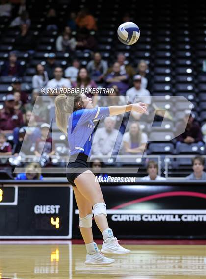 Thumbnail 3 in Fayetteville vs. Sulphur Bluff (UIL Volleyball 1A Semifinals) photogallery.