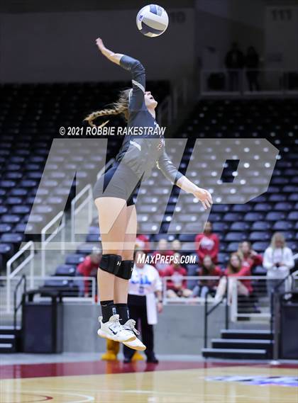 Thumbnail 3 in Fayetteville vs. Sulphur Bluff (UIL Volleyball 1A Semifinals) photogallery.