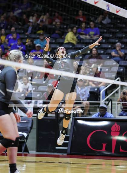Thumbnail 3 in Fayetteville vs. Sulphur Bluff (UIL Volleyball 1A Semifinals) photogallery.