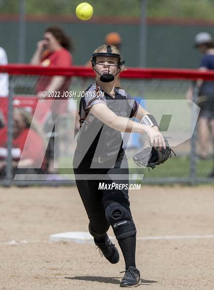 Thumbnail 3 in Baldwin-Woodville vs. Bloomer (WIAA D3 Sectional Final) photogallery.