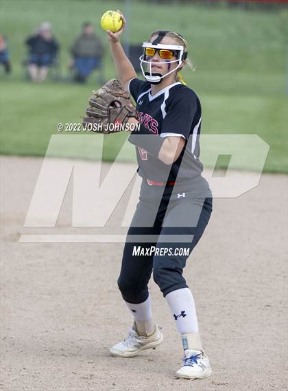 Thumbnail 3 in Baldwin-Woodville vs. Bloomer (WIAA D3 Sectional Final) photogallery.