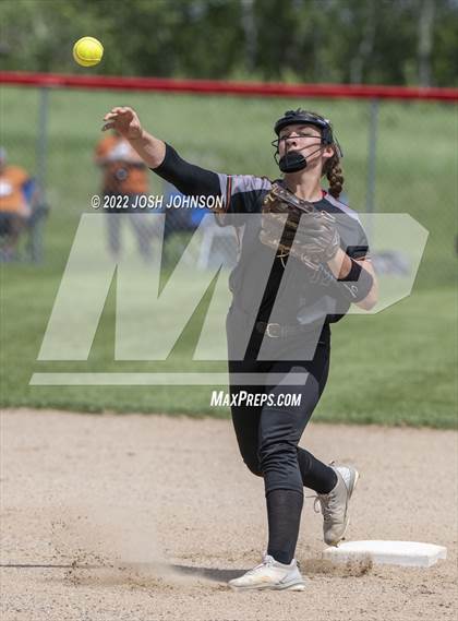 Thumbnail 2 in Baldwin-Woodville vs. Bloomer (WIAA D3 Sectional Final) photogallery.