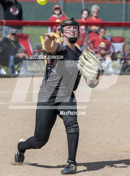 Thumbnail 3 in Baldwin-Woodville vs. Bloomer (WIAA D3 Sectional Final) photogallery.