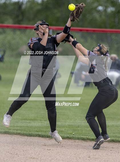 Thumbnail 2 in Baldwin-Woodville vs. Bloomer (WIAA D3 Sectional Final) photogallery.