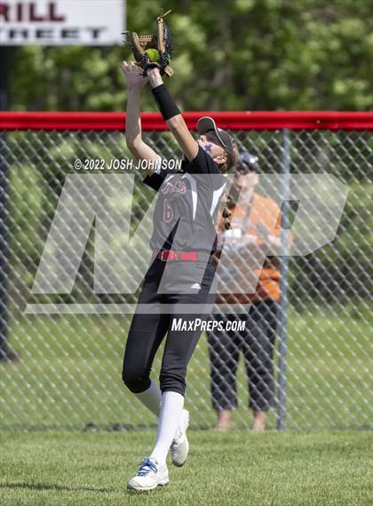 Thumbnail 2 in Baldwin-Woodville vs. Bloomer (WIAA D3 Sectional Final) photogallery.
