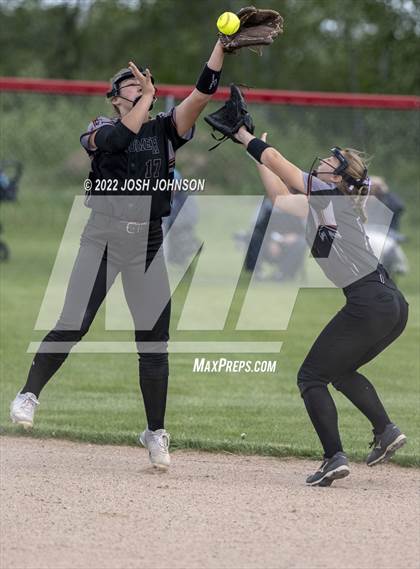 Thumbnail 1 in Baldwin-Woodville vs. Bloomer (WIAA D3 Sectional Final) photogallery.