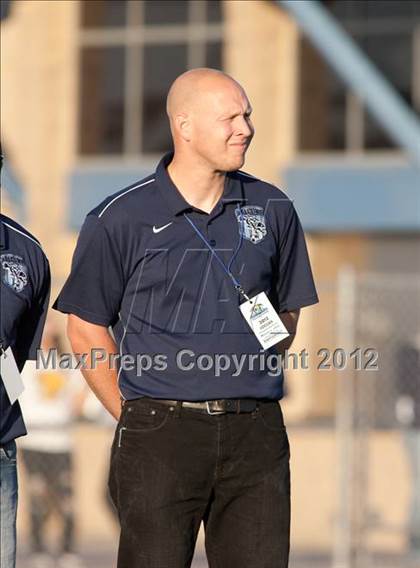 Thumbnail 3 in Crescenta Valley vs. El Rancho (CIF SS D4 Final) photogallery.