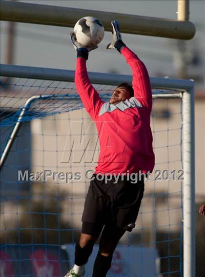Thumbnail 2 in Crescenta Valley vs. El Rancho (CIF SS D4 Final) photogallery.