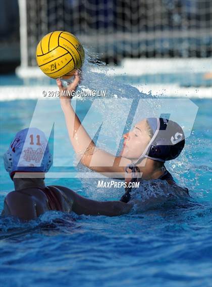 Thumbnail 2 in Newport Harbor vs. Mater Dei (Barnett Holiday Cup) photogallery.