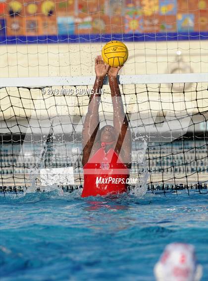 Thumbnail 2 in Newport Harbor vs. Mater Dei (Barnett Holiday Cup) photogallery.